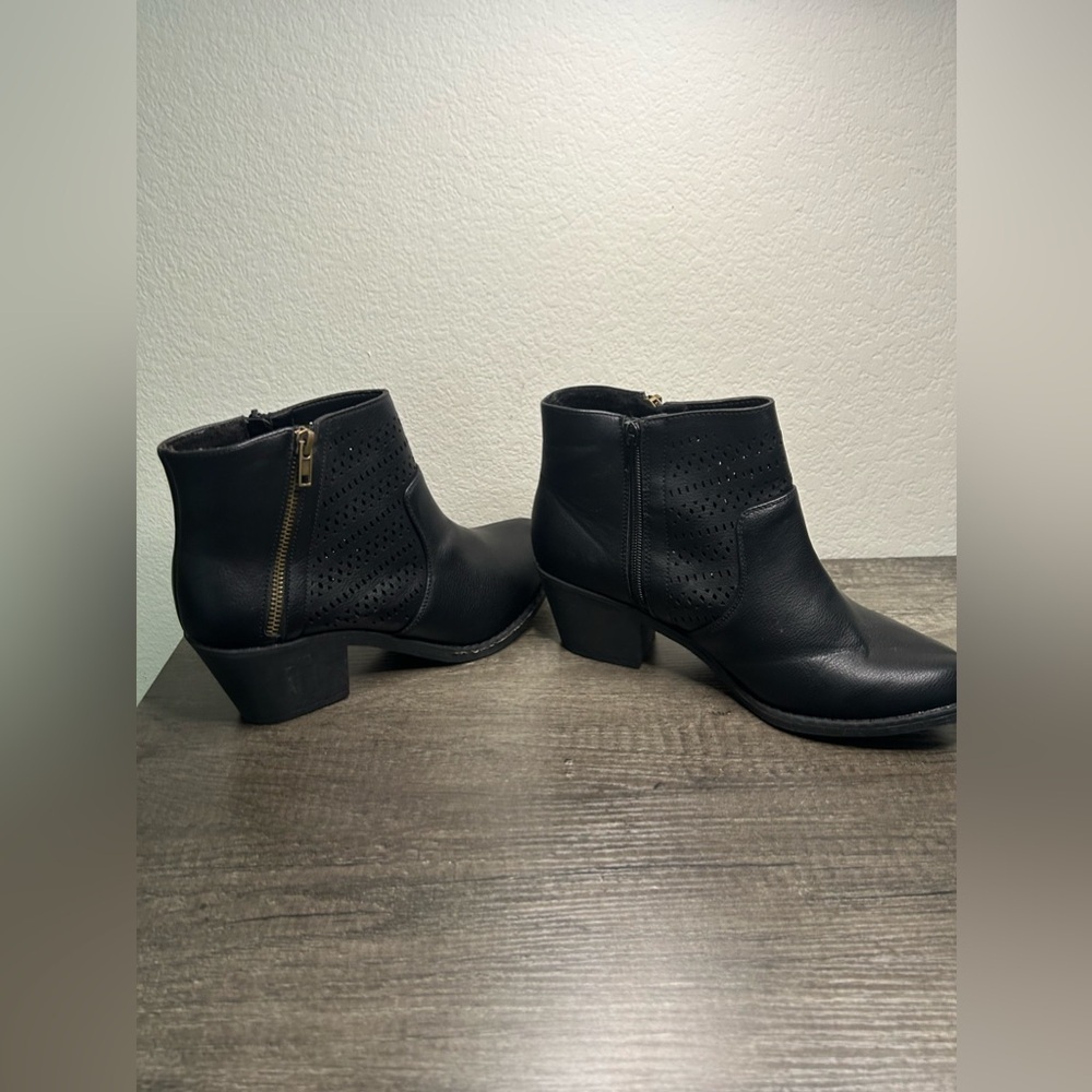 JINX Size 9 Blackk Ankle Boots